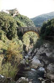 la rupe vista dal ponte