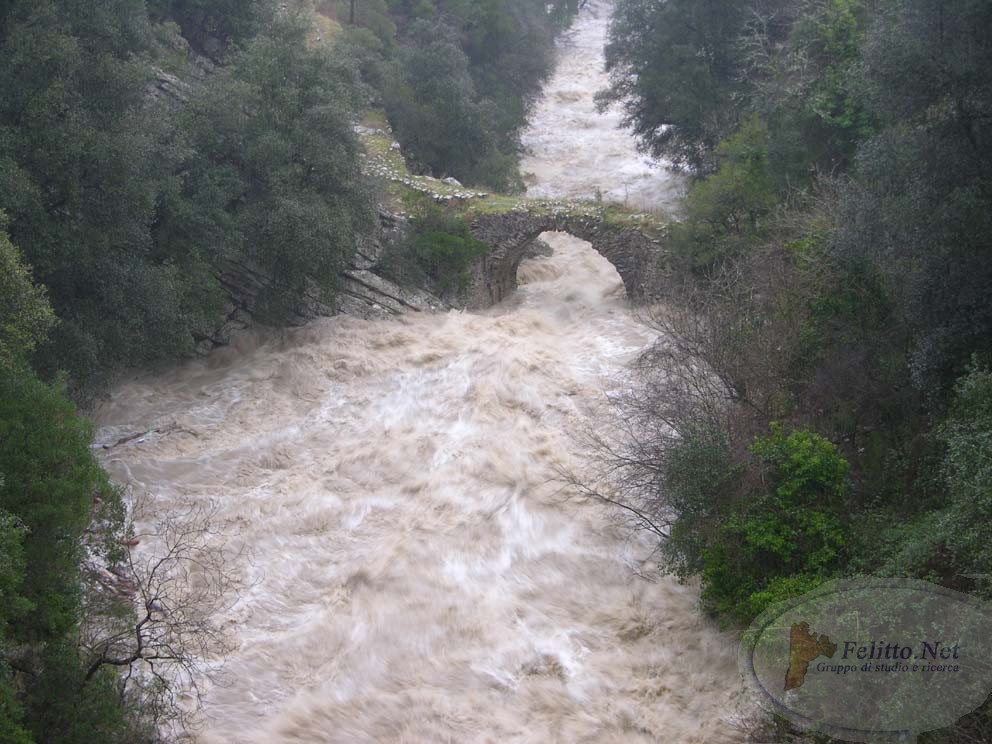 il ponticello e la piena