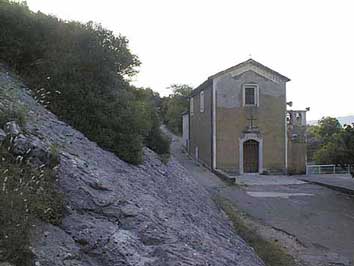 La chiesa, prima del rifacimento della facciata