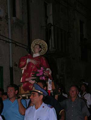 Foto di una processione di San Ciriaco